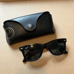 Ray-Ban Original Wayfarer Classic Sunglasses in Black and G-15 Green RB2140